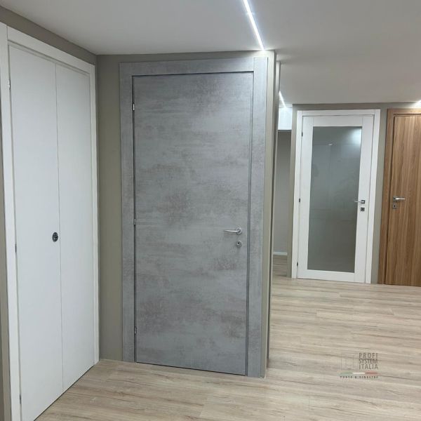 porta grigia show room Profi System