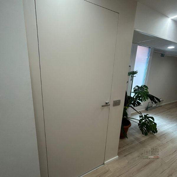 porta interna a filo muro Profi System Italia