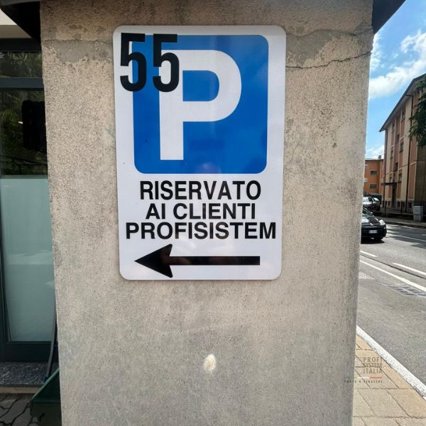 Civico n. 55 Viale Verdi parcheggio Profi System