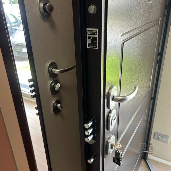 Particolare porta blindata Dierre di Profi System