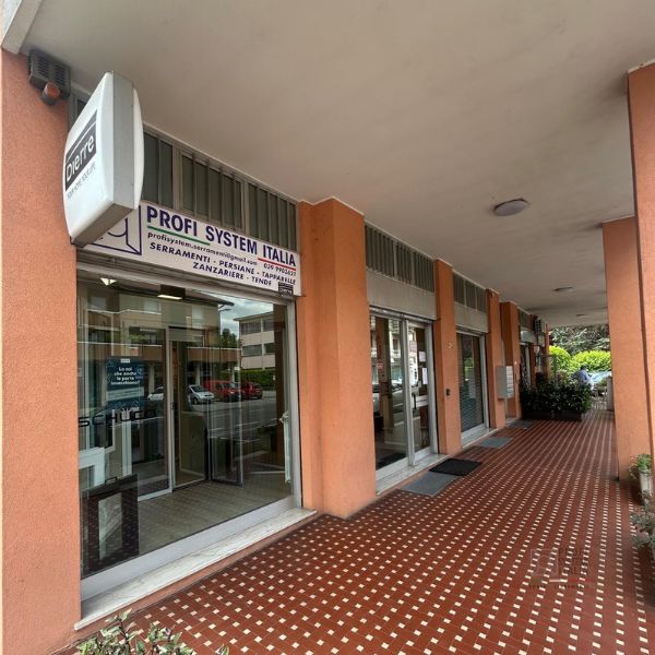 Ingresso show room e uffici Porfi System