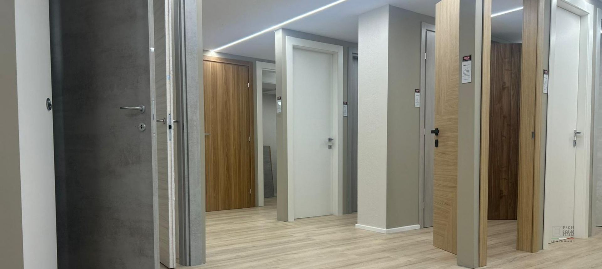Show Room porte e finestre Profi System Italia