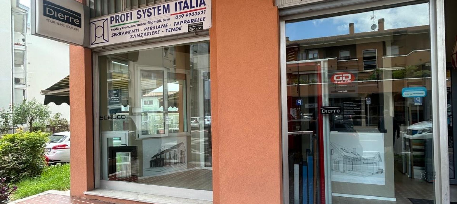 Vetrine e ingresso show room Profi System