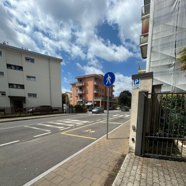 Show room Profi System con parcheggio privato